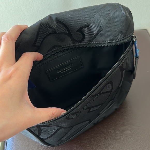 Burberry Crossbody Bag (unisex) - Picture 9 of 14